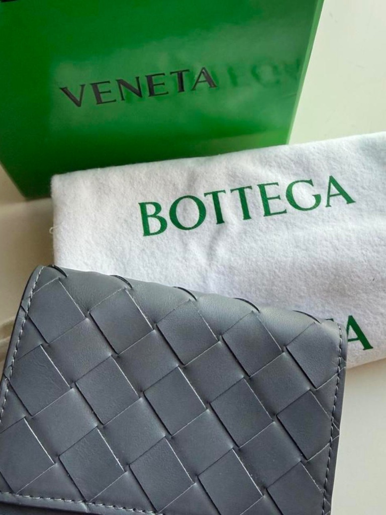 Bottega Veneta Intrecciato Bifold Card Case Gray | Like New W/ Box & Dust Bag